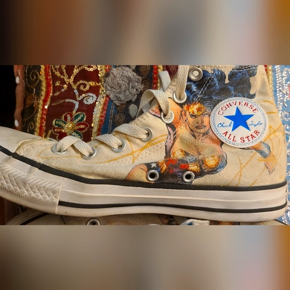 Limited Edition RARE Wonder Woman Converse high-tops - Picture 4 of 11